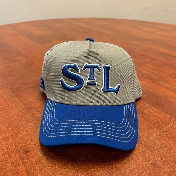 ST Louis  Cardinals snapback stadium giveaway Budweiser - Picture 7 of 7